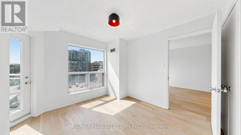 827 - 600 QUEENS QUAY W, Toronto (Waterfront Communities), Ontario, M5V3M3