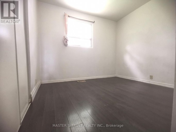 6 CROSS HILL ROAD, Toronto (L'Amoreaux), Ontario, M1T3E4