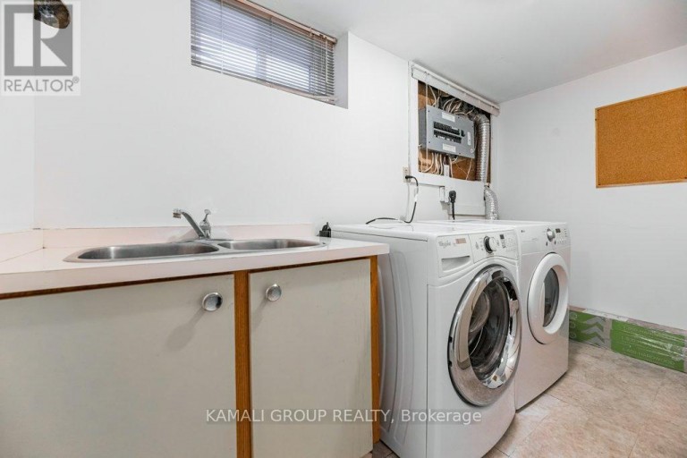 BSMT - 25 HILLVIEW DRIVE, Newmarket (Bristol-London), Ontario, L3Y4Y3