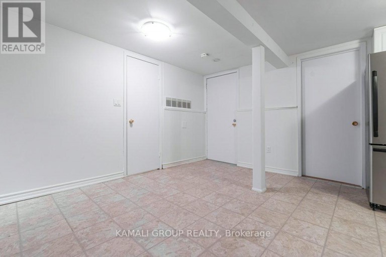 BSMT - 25 HILLVIEW DRIVE, Newmarket (Bristol-London), Ontario, L3Y4Y3