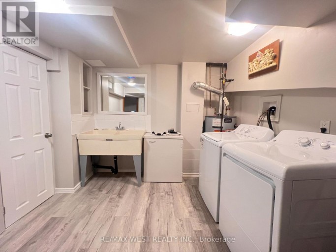 57 STARVIEW DRIVE, Toronto (Humberlea-Pelmo Park), Ontario, M9M1K7