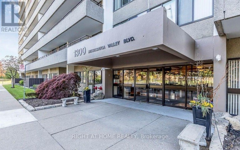 305 - 1300 MISSISSAUGA VALLEY BOULEVARD, Mississauga (Mississauga Valleys), Ontario, L5A3S8