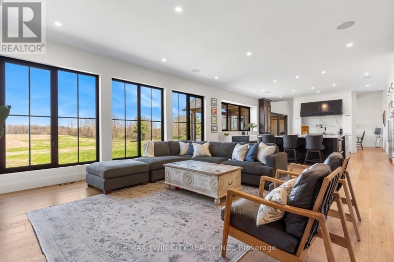 742 COUNTRY SQUIRE ROAD, Waterloo, Ontario, N2J4G8