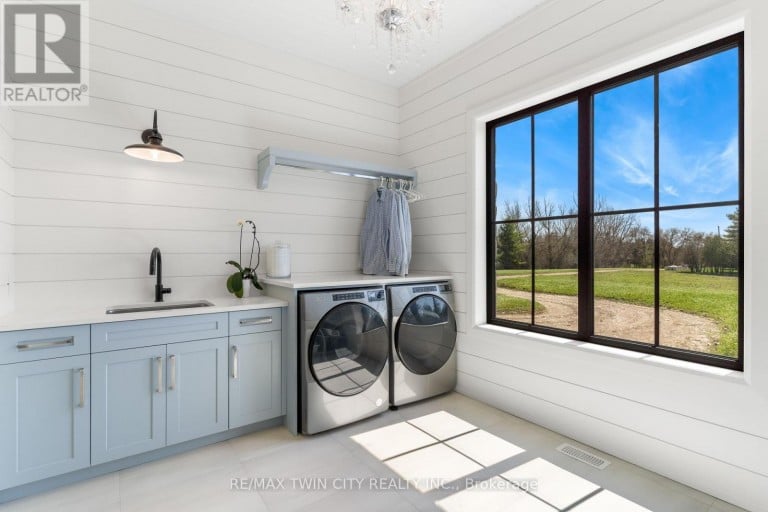 742 COUNTRY SQUIRE ROAD, Waterloo, Ontario, N2J4G8