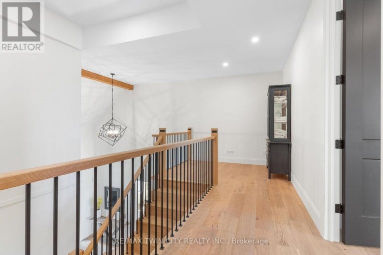 742 COUNTRY SQUIRE ROAD, Waterloo, Ontario, N2J4G8