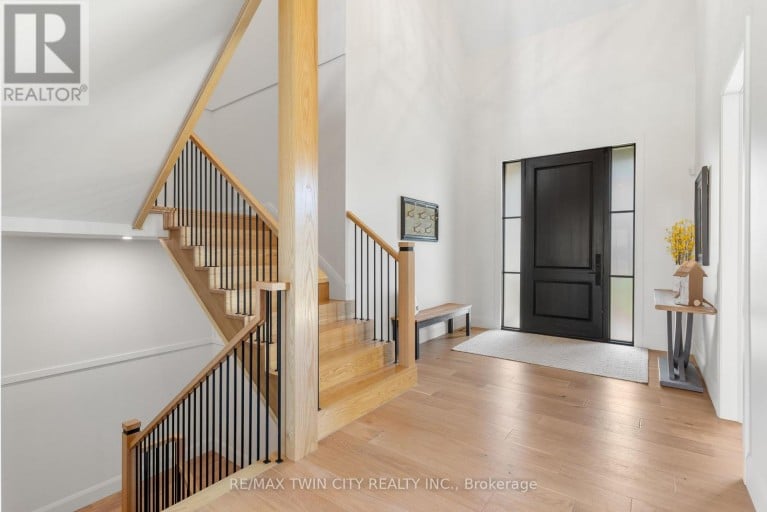 742 COUNTRY SQUIRE ROAD, Waterloo, Ontario, N2J4G8