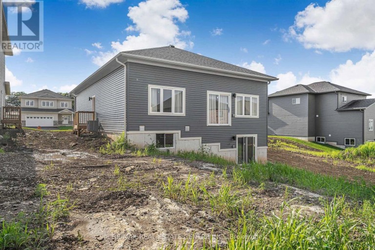 99 HILLCREST ROAD, Port Colborne (Main Street), Ontario, L3K6E4