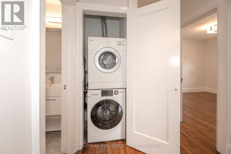 UPPER - 11 ROSE PARK CRESCENT, Toronto (Rosedale-Moore Park), Ontario, M4T1P8