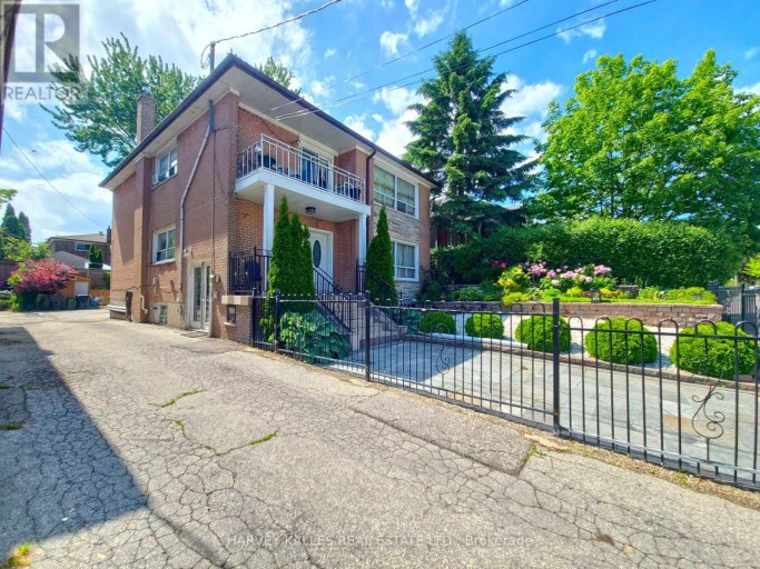 ROOM # 4 - 8 MEDFORD AVENUE, Toronto (Oakridge), Ontario, M1L4G2