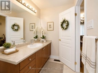 6 TENNANT DRIVE Brampton (Sandringham-Wellington) Ontario photo 5