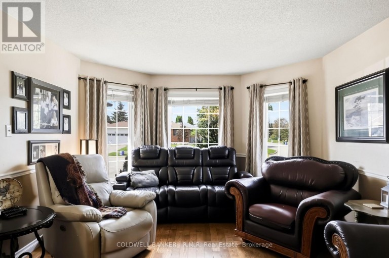 25 CEDAR COURT, Kawartha Lakes (Lindsay), Ontario, K9V6A9