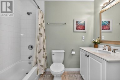 53 THERRIEN COURT Penetanguishene Ontario photo 16