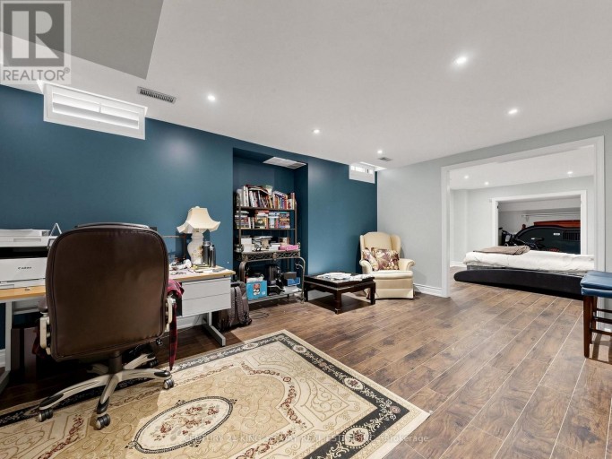 34 LOOKER DRIVE, Barrie (Holly), Ontario, L4N7V3