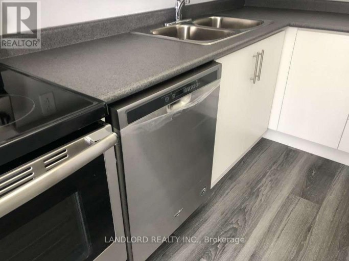 405 - 3590 KANEFF CRESCENT, Mississauga (Mississauga Valleys), Ontario, L5A3X3
