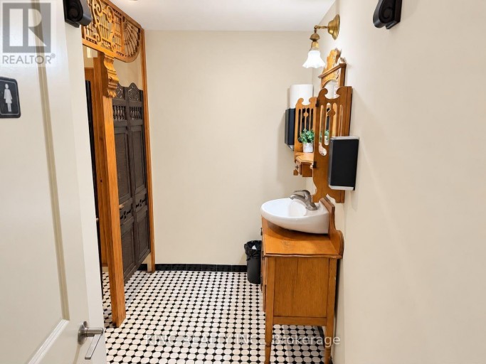 133 JEFFERSON AVENUE, Toronto (South Parkdale), Ontario, M6K3E4