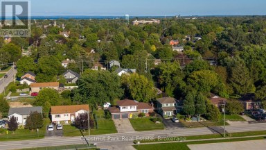 301 SPRUCE STREET Collingwood Ontario photo 5