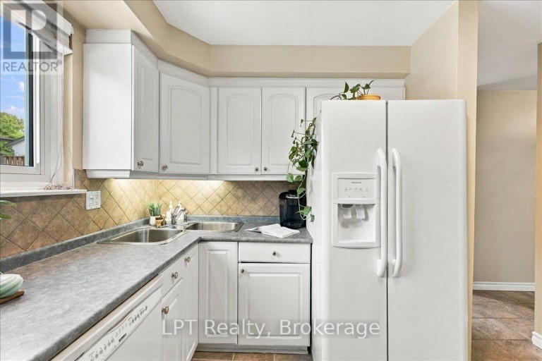 514 OAKWOOD AVENUE, Oshawa (O'Neill), Ontario, L1G2R2