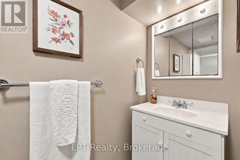 514 OAKWOOD AVENUE, Oshawa (O'Neill), Ontario, L1G2R2