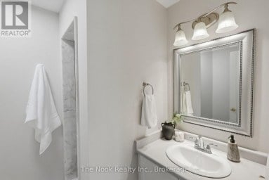 33 ASPEN PARK WAY Whitby (Downtown Whitby) Ontario photo 25