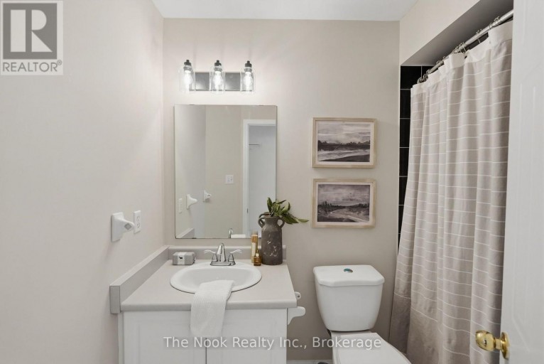 33 ASPEN PARK WAY, Whitby (Downtown Whitby), Ontario, L1N9M6