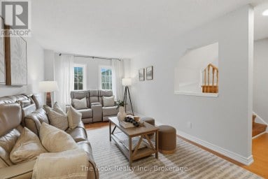 33 ASPEN PARK WAY Whitby (Downtown Whitby) Ontario photo 4