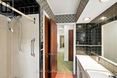 1B ROGERS STREET Prince Edward County (Picton) Ontario photo 14