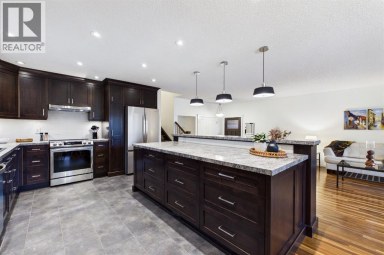 43 Beaconsfield Rise NW Calgary Alberta photo 10