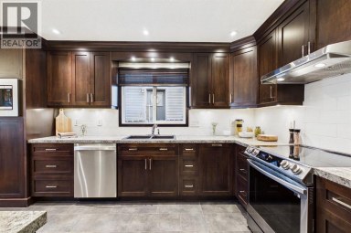 43 Beaconsfield Rise NW Calgary Alberta photo 13