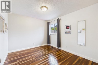 43 Beaconsfield Rise NW Calgary Alberta photo 18