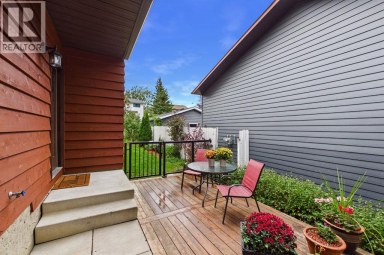 43 Beaconsfield Rise NW Calgary Alberta photo 2