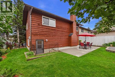 43 Beaconsfield Rise NW Calgary Alberta photo 34