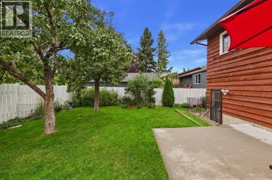 43 Beaconsfield Rise NW Calgary Alberta photo 36