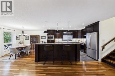 43 Beaconsfield Rise NW Calgary Alberta photo 4