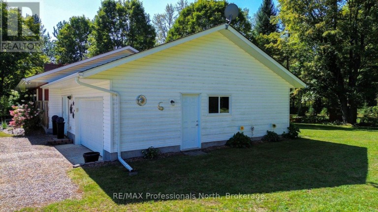 1017 CLEMENT LAKE ROAD, Highlands East (Monmouth), Ontario, K0L3C0