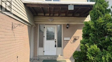 711 IRWIN CRESCENT Newmarket (Huron Heights-Leslie Valley) Ontario photo 2