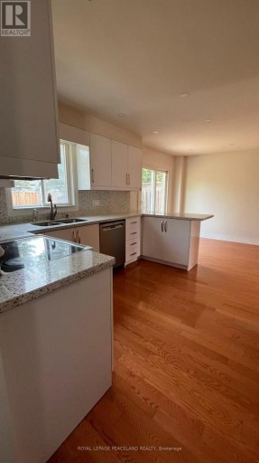 711 IRWIN CRESCENT, Newmarket (Huron Heights-Leslie Valley), Ontario, L3Y5A4
