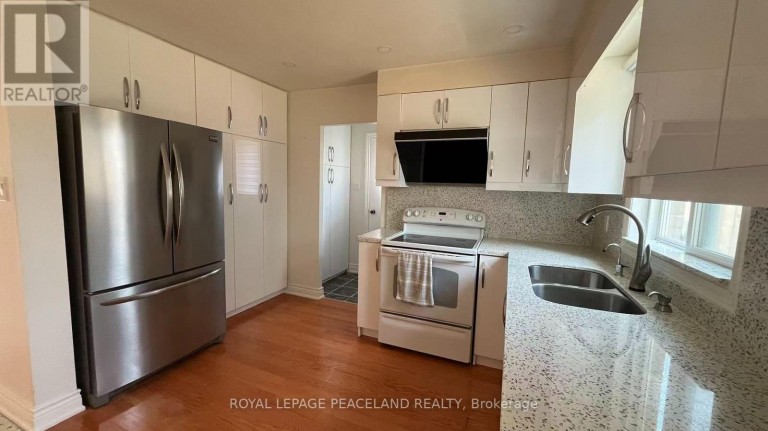 711 IRWIN CRESCENT, Newmarket (Huron Heights-Leslie Valley), Ontario, L3Y5A4