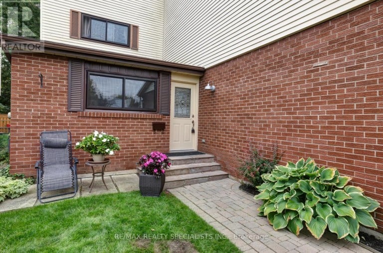 2442 BASSWOOD CRESCENT, Mississauga (Erin Mills), Ontario, L5L1Y1