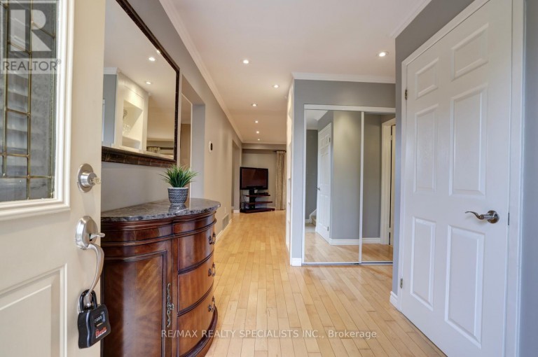 2442 BASSWOOD CRESCENT, Mississauga (Erin Mills), Ontario, L5L1Y1