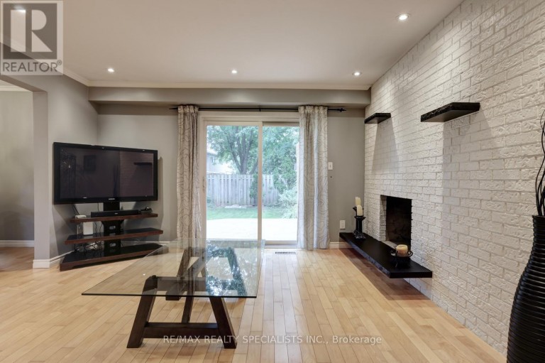 2442 BASSWOOD CRESCENT, Mississauga (Erin Mills), Ontario, L5L1Y1