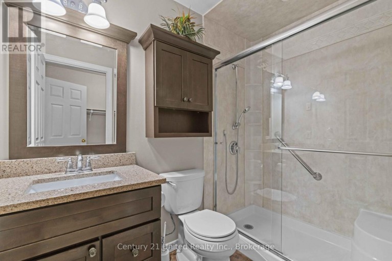 10 - 36 CHAMPLAIN CRESCENT, Peterborough (Northcrest Ward 5), Ontario, K9L1T1