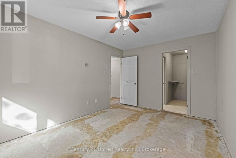 10 - 36 CHAMPLAIN CRESCENT, Peterborough (Northcrest Ward 5), Ontario, K9L1T1