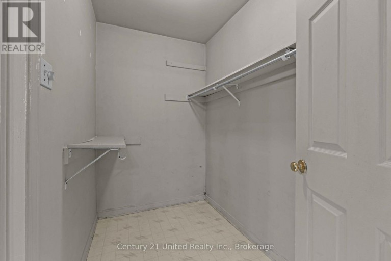 10 - 36 CHAMPLAIN CRESCENT, Peterborough (Northcrest Ward 5), Ontario, K9L1T1