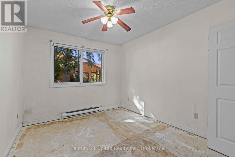 10 - 36 CHAMPLAIN CRESCENT, Peterborough (Northcrest Ward 5), Ontario, K9L1T1