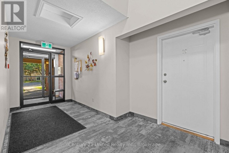 10 - 36 CHAMPLAIN CRESCENT, Peterborough (Northcrest Ward 5), Ontario, K9L1T1
