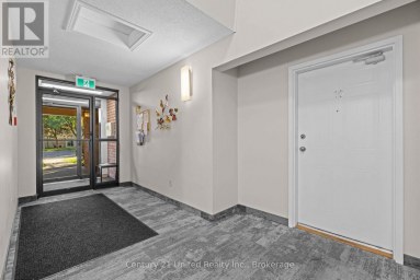 10 - 36 CHAMPLAIN CRESCENT Peterborough (Northcrest Ward 5) Ontario photo 3