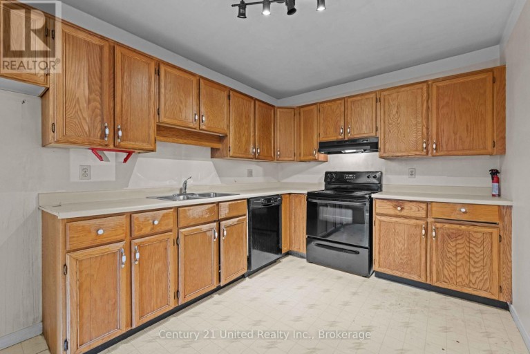 10 - 36 CHAMPLAIN CRESCENT, Peterborough (Northcrest Ward 5), Ontario, K9L1T1