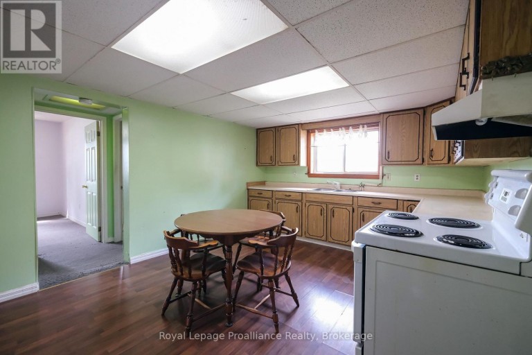 39 CENTRE STREET, Belleville (Belleville Ward), Ontario, K8N4W7