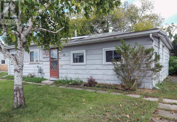 39 CENTRE STREET, Belleville (Belleville Ward), Ontario, K8N4W7