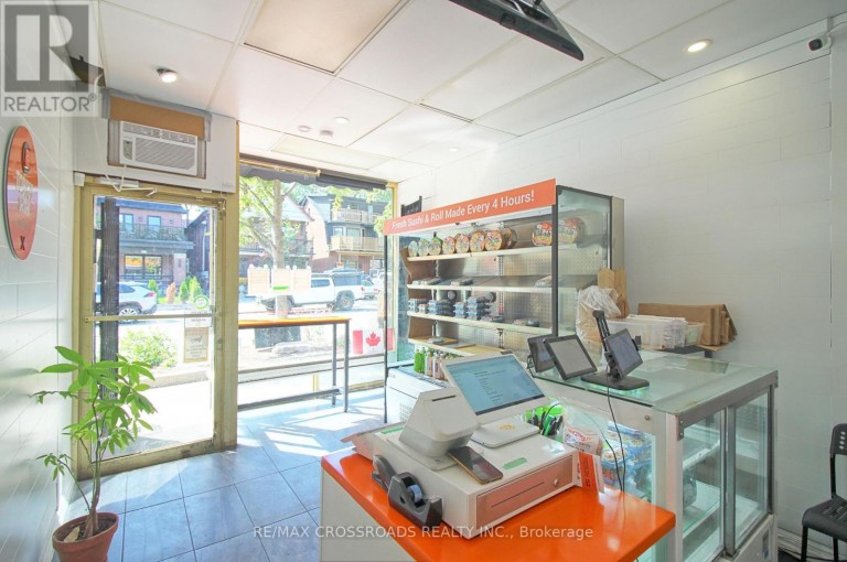 67 RONCESVALLES AVENUE, Toronto (Roncesvalles), Ontario, M6R2K6